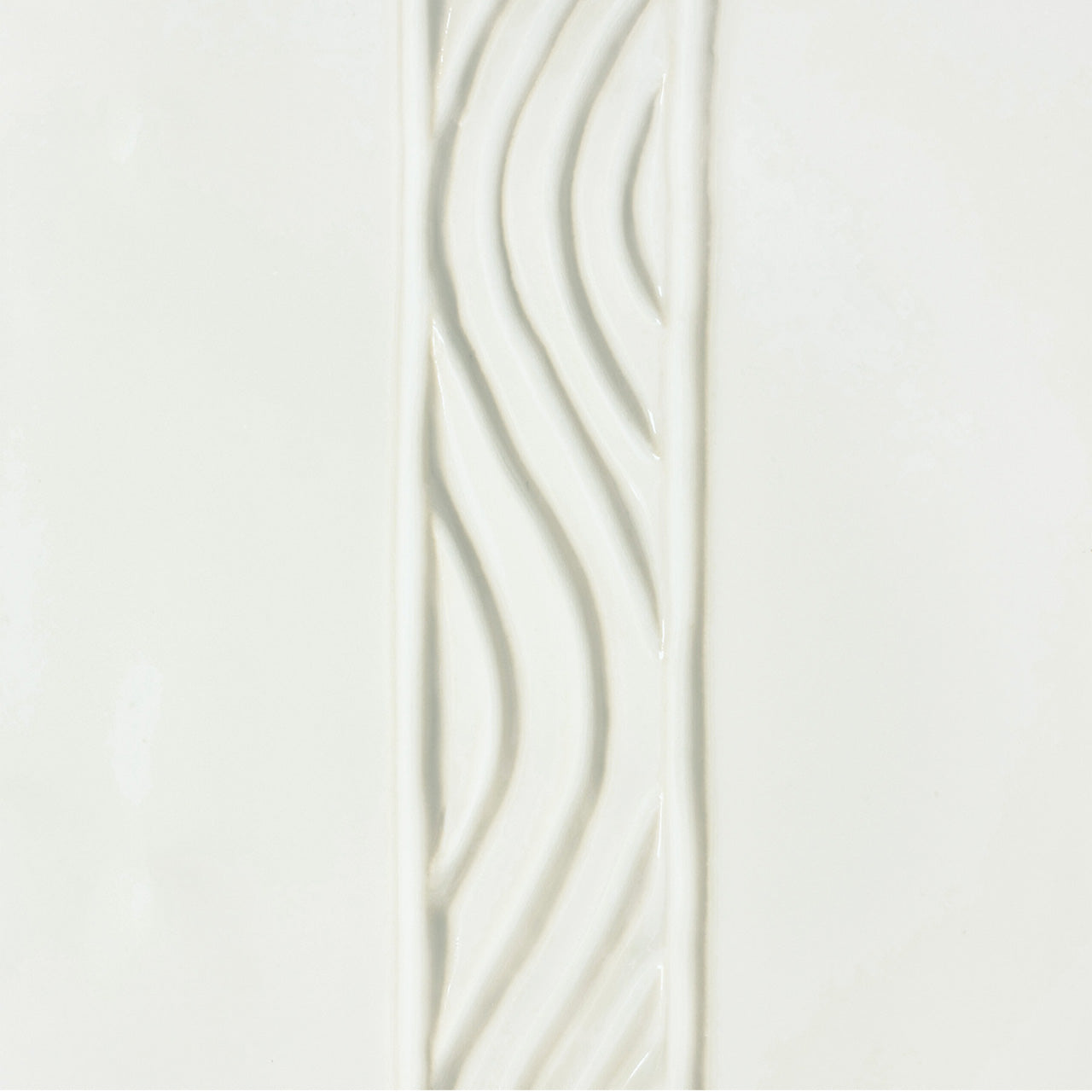 DL-11 Enamel White is a gloss white glaze, great as a liner, a base for layering, or on its own. Amaranth Stoneware Canada.