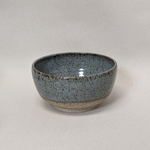Practical Bee bowls: speckled tan clay, farmhouse-inspired glazes, microwave/dishwasher safe, 2.75