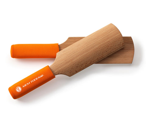 Xiem Clay Paddle, handcrafted from beech wood, shapes, forms, and compresses clay with comfort and precision. Large size: 11.25