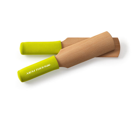 Xiem Clay Paddle, handcrafted from beech wood, shapes, compresses, and flattens clay with comfort. Medium size: 9.5