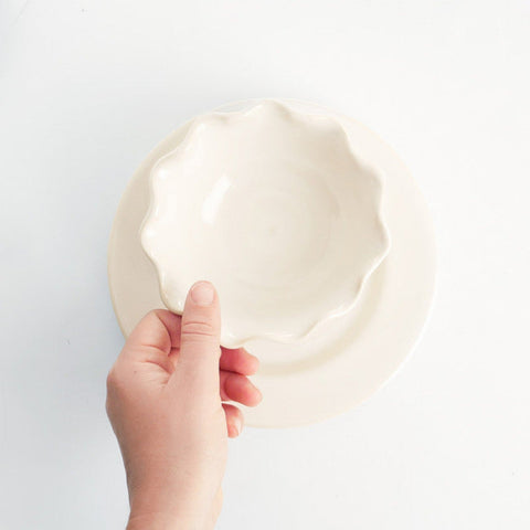 DL-11 Enamel White is a gloss white glaze, great as a liner, a base for layering, or on its own. Amaranth Stoneware Canada.