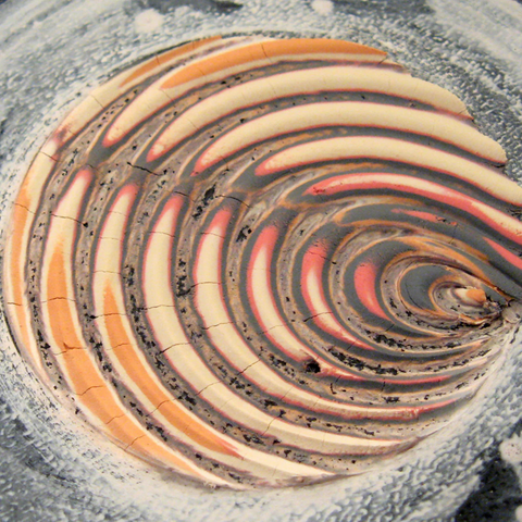 Curly Pink Mudwire cuts clay with flair, creating unique patterns. Durable polymer handles offer a comfortable grip. Amaranth Stoneware Canada.