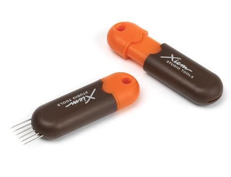 Xiem retractable scoring tool: 6 sharp tines for precise scoring, retracts for safety. Ergonomic design for easy use and storage. Amaranth Stoneware Canada.






