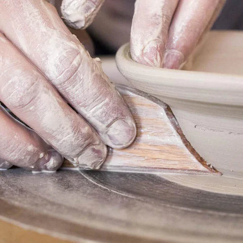 RU2 Rump Shaper Rib shapes bowls and plates with beveled edges, a sloping back, and a rounded edge. Red Oak. Amaranth Stoneware Canada.